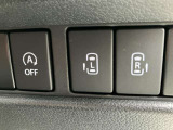 両側電動スライドドアを運転席から開閉操作できます