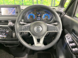 インテリアに合わせたデザインのステアリングは、運転される方のことも考え、運転しやすい形状、大きさです。是非一度、実際に触ってお確かめください。