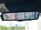 【デジタルインナーミラー】後席の大きな荷物や同乗者で後方が確認しづらい時でも安心!カメラが撮影した車両後方の映像をルームミラー内に表示。クリアな視界で状況の確認が可能です!