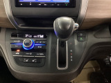 【eコンスイッチ】低燃費運転をサポートするECONモード。スイッチをONすると、エンジンやトランスミッション、A/Cなどを協調制御し、燃費の向上に貢献。エコドライブの効果を高めます。