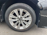 【純正ホイール】純正設計ならではの美しいデザインと精密な仕上げで、車両全体のスタイリングを引き立てます。