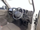 見通しのよいすっきりとした視界で、誰でも運転しやすいです。運転のしやすさは疲れにくさにも繋がりますよ♪