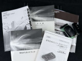 取扱い説明書と整備手帳もしっかりついています。使用方法や、整備記録などお車の大事情報が記載されている大事なものですよね。