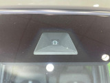 【ホンダセンシング】走行中に前方の車両等を認識し、衝突しそうな時は警報とブレーキで衝突回避と被害軽減をアシスト。より安全にドライブをお楽しみいただけます。