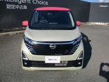 LEDヘッドライトは、本当に明るくて安全です。暗い夜道からお客様を守ってくれます。運転しやすいですし、黄色いハロゲンライトと見比べてください。
