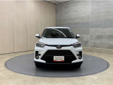 お車購入のポイントとなるフロントマスクです!シャープな目つきが印象的なデザインのヘッドランプです。