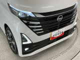 ヘッドライトには目立つくすみも無くクリアに仕上がっております。ポリッシャーでのみがきの工程を取り、ツヤのあるキレイな状態へ。