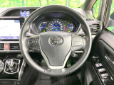 【純正革巻きステアリング】上質な革を使用することで、手にしっかり馴染みとても運転しやすいハンドルです♪