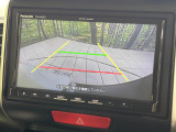 【バックカメラ】駐車時に後方がリアルタイム映像で確認できます。大型商業施設や立体駐車場での駐車時や、夜間のバック時に大活躍!運転スキルに関わらず、今や必須となった装備のひとつです!