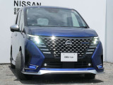 アダプティブLEDヘッドライト。フロントカメラで前方の状況を検知し対向車や先行車に眩しい思いをさせることなく必要なところだけを遠くまで照射します。