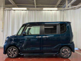 【スマートアシスト搭載車】 衝突回避支援ブレーキ機能(対車両・歩行者)、衝突警報機能(対車両・対歩行者)、誤発信抑制制御機能などの機能で安全な運転をサポートします。