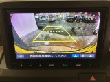 バックモニター付きで、車庫入れやバック時の後方確認をサポート。