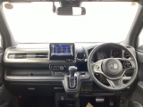 フロントガラスが大きく、ワイドな視界で運転もしやすくなるように設定されています。