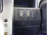両側パワースライドドア付きだから、狭い駐車スペースなどでの 乗り降りラクラク!小さなお子さまのいるご家庭には嬉しい装備。