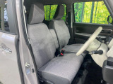 運転席シート廻りは使用感も少なく、良好な状態となっています。前オーナー様が丁寧に使っていたことがよくわかりますね。