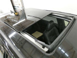こちらの車には、サンルーフが装備してます。解放感溢れるドライブをお楽しみ下さい!(^^)!