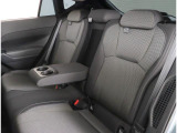 長時間の運転も疲れにくいフロントシート!体をしっかり支えてくれて運転がしやすい形状です!!後部座席もゆったり座れて足元のスペースも広々!ドライブの際は全員が窮屈な思いをせずにお楽しみいただけます!