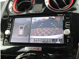 『1台』のお車に対して、3名体制で日々議論を重ね仕入れを行っております。