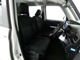 【内装クリーニング】室内は、トヨタの自動車クリーニング&ldquo;まるまるクリン&rdquo;を施工済です!シートはもちろん床面も、すっきりキレイ♪自信の仕上がりを、ぜひご覧下さい!!