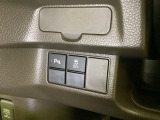 VSA装備車です。VSAはドライバーの操作と車の動きを見守っています。もし車の挙動が乱れたとき、4輪別々にブレーキをかけたり、エンジンパワーをしぼることによって車を安定させます。