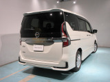 納車前に入念な点検整備をさせていただきます。もちろん全車走行距離無制限のワイド保証付ですので安心してお乗りいただけます。