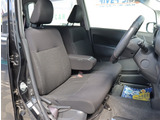 お車選びをお楽しみ頂けるよう、在庫車の展示スペースを十分に確保しております。
