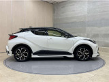「中古車ハイブリッド保証」付き。ハイブリット機構を無償で保証します。保証期間は初度登録年月から10年目まで、または3年間の長い方。但し累計走行距離が20万km以内。