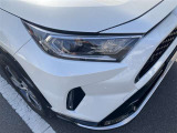 LEDヘッドライトです。デザイン性がよくとても明るいので、夜間の走行や悪天候でも安心です。しかも長寿命!