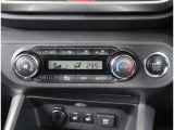 【オートエアコン】1年中快適な室内を提供!車内温度を設定すると、風量を自動で調整してくれます。