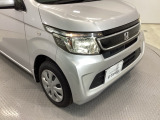 ディスチャージヘッドライト【HID】を装備していますのでとても明るく、夜間の走行や雨の日も安全・安心です。