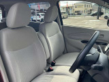 アームレストがついてます。長い距離を運転しても疲れにくいですよ!