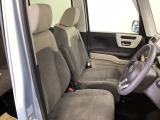 フィット感のあるシート。しっかりと支えてくれるので、長時間の運転を快適にサポートしてくれます。