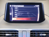 【マツダコネクト】ラジオ・テレビ/Bluetoothオーディオ、その他アプリケーションなどの機能で楽しむことができます。