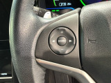 ステアリングにオーディオ操作スイッチが付いています。オーディオ画面に直接タッチしなくても操作が出来ますので、運転に集中できます。