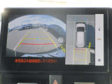 パノラミックビューモニター&バックモニター♪車両の前後左右に搭載した4つのカメラの映像を合成し、車を真上から見ているような映像を表示♪