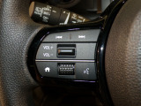 【ステアリングリモコン】ステアリングにオーディオ調節可能なスイッチが装備されていますので運転中でも視線をそらさずにオーディオの調節が可能です!