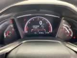 マルチインフォメーションディスプレイです。燃費や走行距離が分かり、半ドアなど車に異常がある際に警告してくれます。