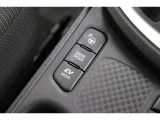 駐車位置を設定すれば自動で駐車してくれる「アドバンストパーク」搭載しています。(作動条件など詳しくはスタッフまでお問い合わせください)