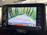 【バックカメラ】駐車時に後方がリアルタイム映像で確認できます。大型商業施設や立体駐車場での駐車時や、夜間のバック時に大活躍!運転スキルに関わらず、今や必須となった装備のひとつです!