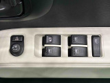 パワーウィンドウスイッチや電動格納ミラースイッチが運転席ドアに集約されています♪