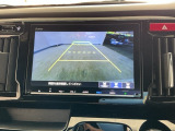 【バックカメラ】運転が苦手な方も車庫入れラクラクです!ギアをリバースに入れれば自動的に切り換わりますので、面倒な操作は不要です♪狭い駐車場もお車を傷つけず安心ですね!