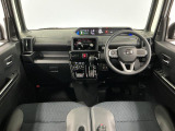 【インパネ】運転のしやすさを最優先に設計された見晴らしの良いフロントビュー。車両間隔が掴みやすく狭い道でも安心♪「安全」と「品質」を最優先に、安心してお乗りいただけるクルマを提供いたします。