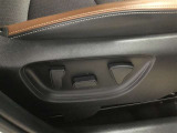 パワーシート搭載。微妙な調整が手軽にでき、最適なポジションで運転することが可能です。