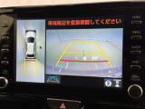後方の見える安心をお届けするバックガイドモニター付:バックするときのアシストラインもあって楽々バック!車庫入れや縦列駐車をサポートし、苦手な駐車も安心です!今やもう手放せない装備ですネ♪