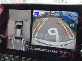 【アラウンドビューモニター&バックモニター】クルマを真上から見下ろしているかのような映像が表示され、周囲の状況がひと目で把握できるので、安心してスマートに駐車できます。駐車が苦手な方にオススメです!