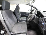ゆったり室内で運転もしやすいです♪使い勝手の良い配置も考えられています!!