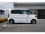 いつもドライバーを見守ってくれる目に見えないパートナー ホンダセンシング。常に「単眼カメラ」と「ミリ波レーダー」で周囲の状況を認識しドライバーをサポート。運転がもっと安心にもっと快適になります。