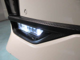 フロントLEDフォグランプです鮮やかな日光色で明るく足元を照らします。