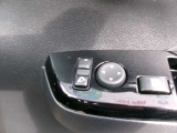 ドアミラーの鏡面の調節、格納は運転席からすべて操作できます!