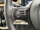 ステアリングにオーディオ操作スイッチが付いています。オーディオ画面に直接タッチしなくても操作が出来ますので、運転に集中できます。